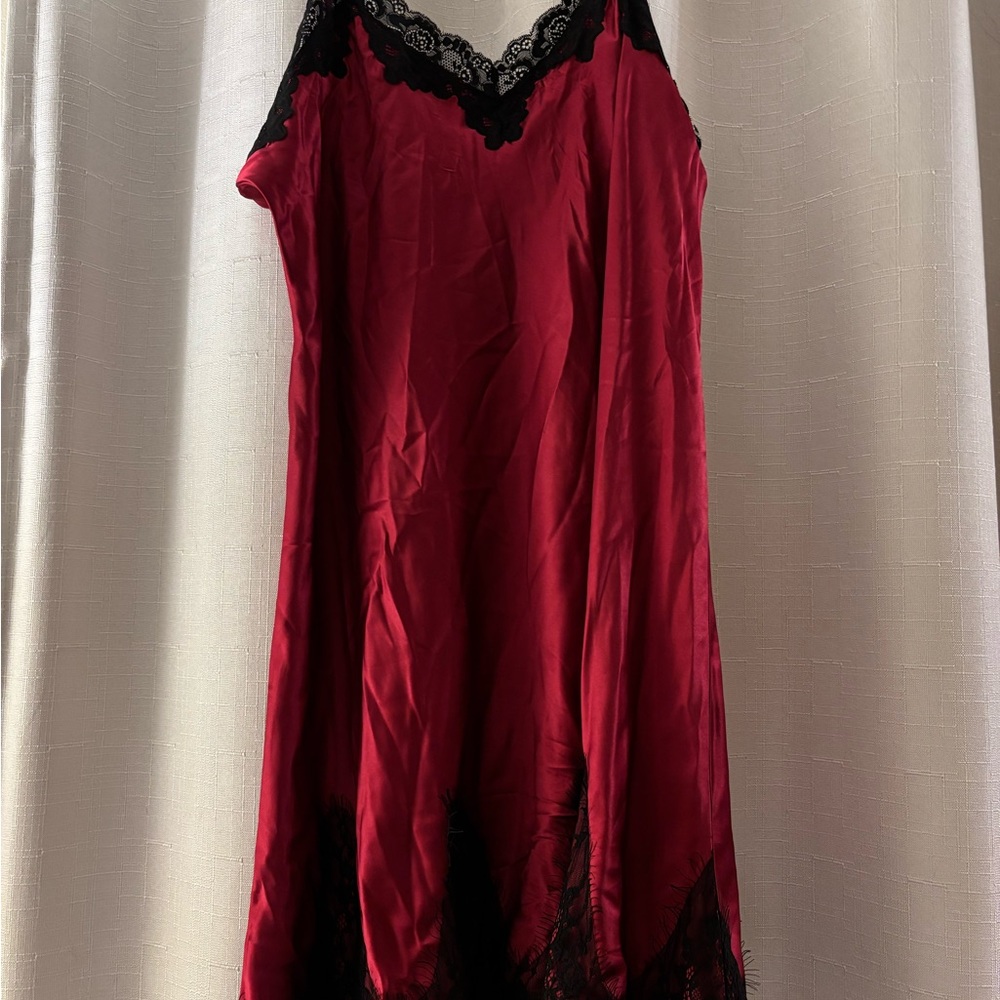 Slip‎ Into Soft 2x Luxurious 100% Silk Em Red Chemise with Black Lace Trim